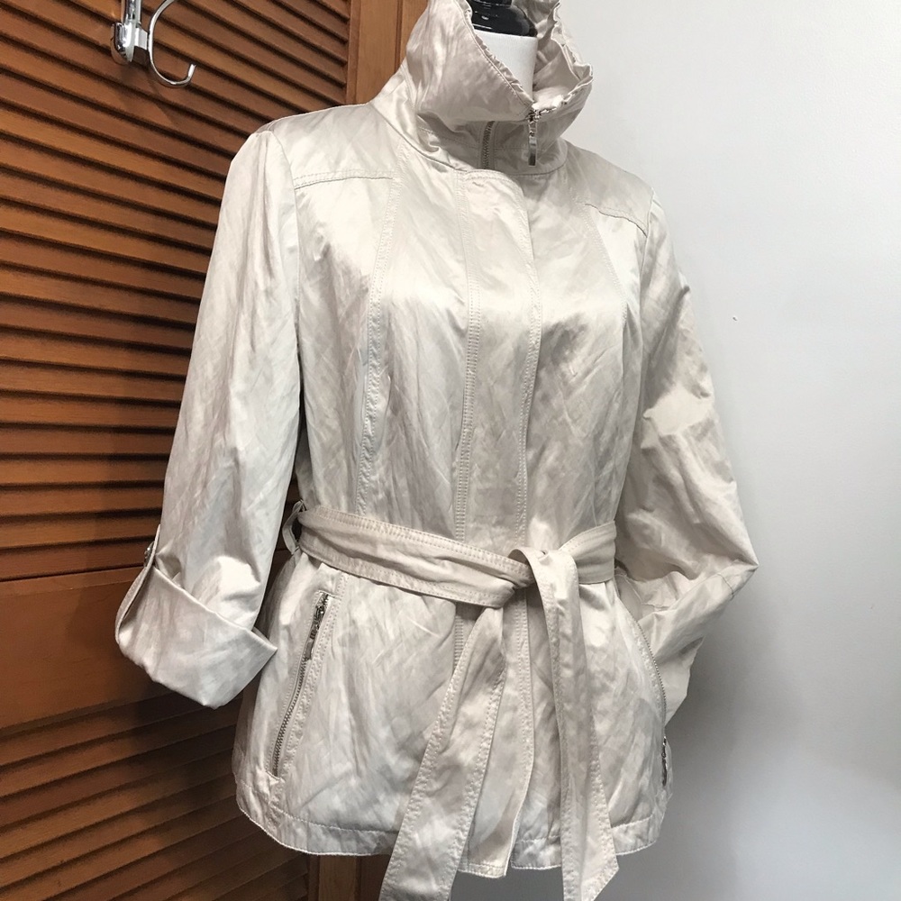 White/Black Cream Colored Dressy Short Coat